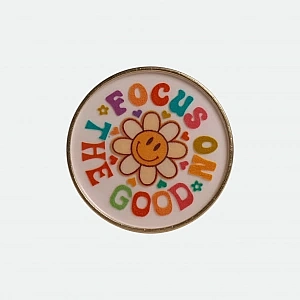 Focus On The Good Yazılı Papatya Figürlü Renkli Rozet Pin